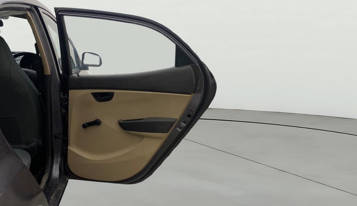 2016 Hyundai Eon MAGNA +, Petrol, Manual, 1,36,063 km, RHS Rear Door