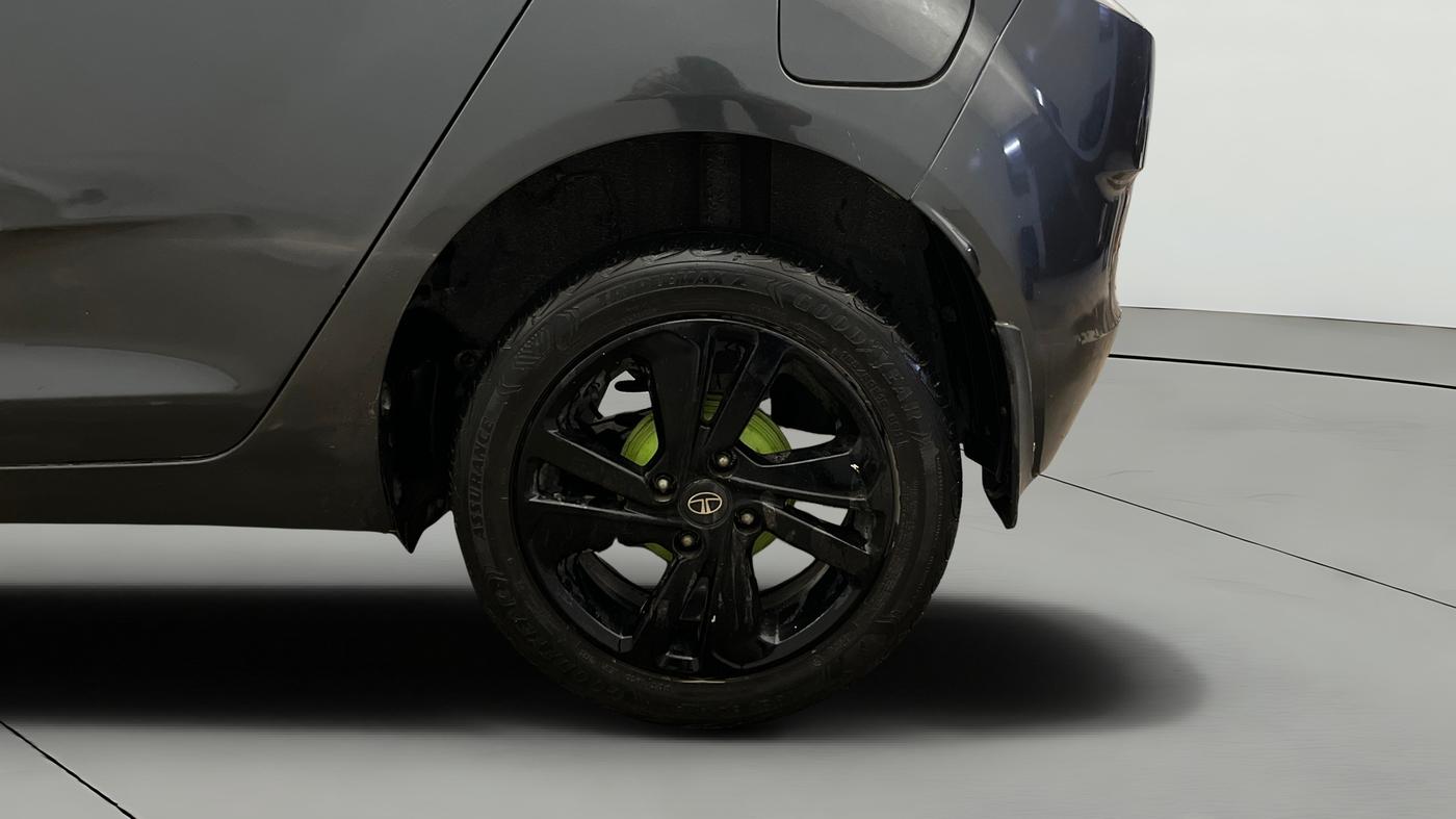 2021 Tata ALTROZ XZ PLUS PETROL, Petrol, Manual, 39,288 km, Left Rear Wheel