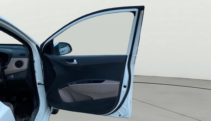 2018 Hyundai Xcent S 1.2, CNG, Manual, 1,22,642 km, RHS Front Door