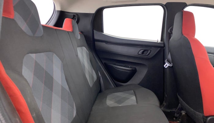 2020 Renault Kwid RXT 1.0 (O), Petrol, Manual, 54,696 km, Right Side Rear Door Cabin