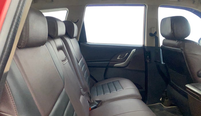 2013 Mahindra XUV500 W6, Diesel, Manual, 56,948 km, Right Side Rear Door Cabin