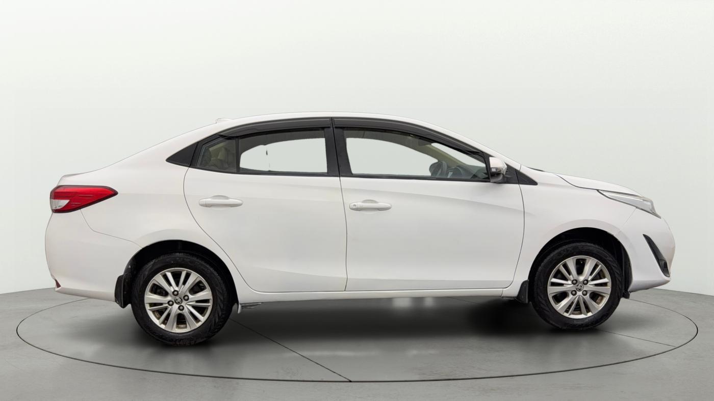 2018 Toyota YARIS V CVT, Petrol, Automatic, 53,045 km, Right Side View
