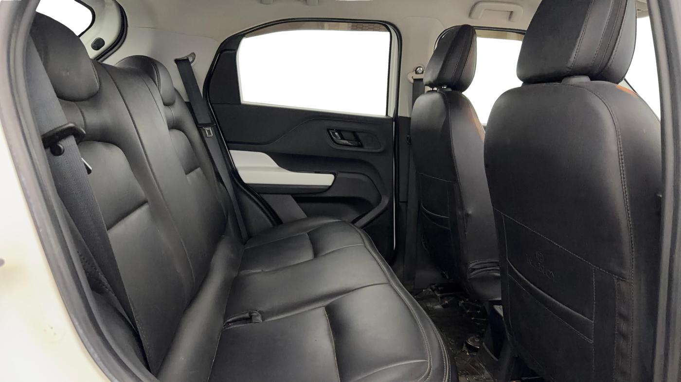 2022 Tata PUNCH ACCOMPLISHED AMT, Petrol, Automatic, 34,452 km, Right Side Rear Door Cabin