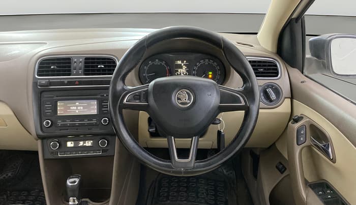 2015 Skoda Rapid ELEGANCE 1.6 MPI MT, Petrol, Manual, 1,27,039 km, Steering Wheel Close Up