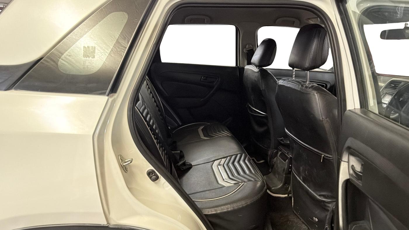 2022 Maruti Vitara Brezza LXI, Petrol, Manual, 52,003 km, Right Side Rear Door Cabin