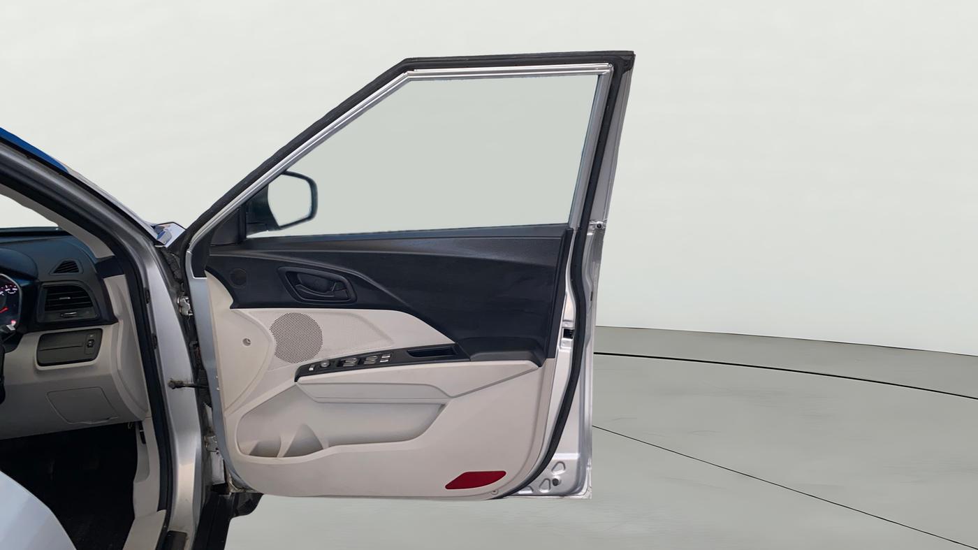 2019 Mahindra XUV300 W4 1.5 DIESEL, Diesel, Manual, 56,364 km, RHS Front Door