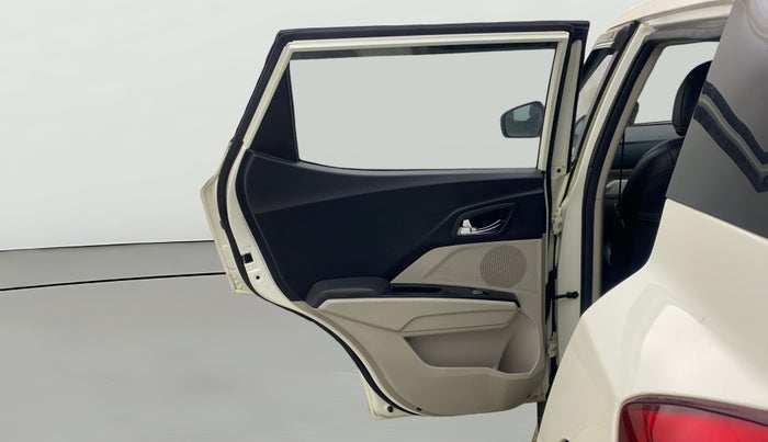 2022 Mahindra XUV300 W8 1.5 DIESEL, Diesel, Manual, 1,02,718 km, LHS Rear Door