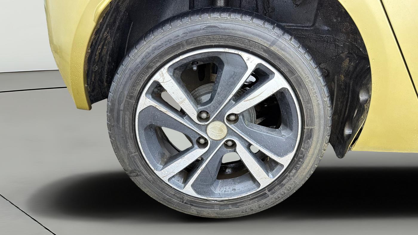 2020 Tata ALTROZ XZ PETROL, Petrol, Manual, 64,354 km, Right Rear Wheel