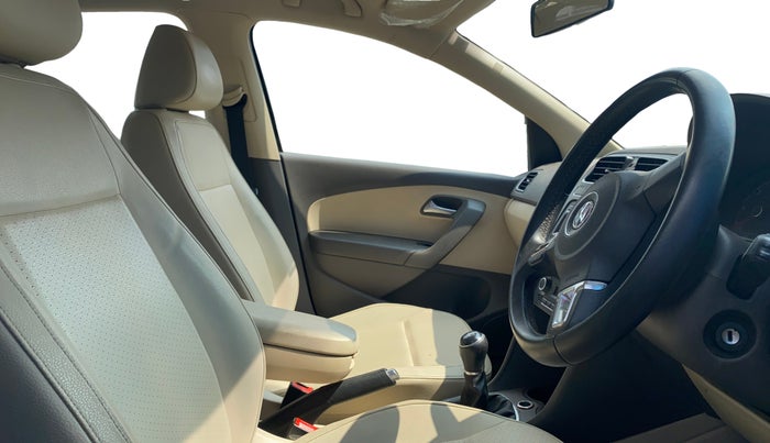 2012 Volkswagen Vento HIGHLINE DIESEL 1.6, Diesel, Manual, 83,063 km, Right Side Front Door Cabin