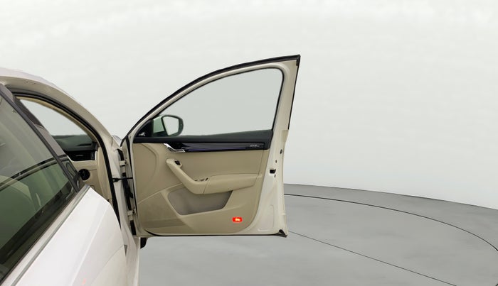 2018 Skoda Octavia L&K 1.8 TSI AT, Petrol, Automatic, 54,933 km, RHS Front Door