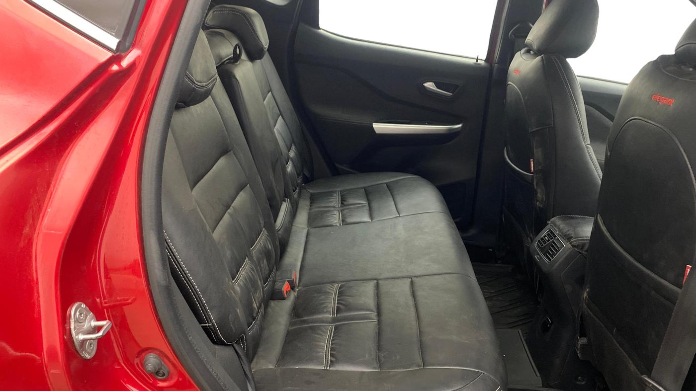 2021 Nissan MAGNITE XV PREMIUM TURBO CVT DUAL TONE, Petrol, Automatic, 41,869 km, Right Side Rear Door Cabin