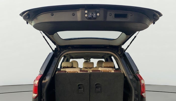 2019 Mahindra XUV500 W9, Diesel, Manual, 56,437 km, Boot Door Open