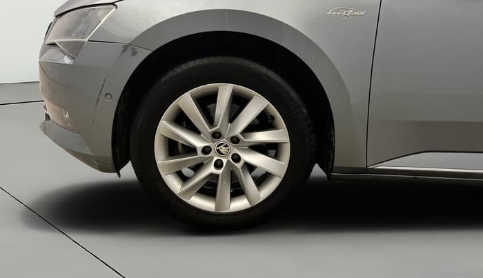2018 Skoda Superb L&K 1.8 TSI AT, Petrol, Automatic, 28,905 km, Left Front Wheel