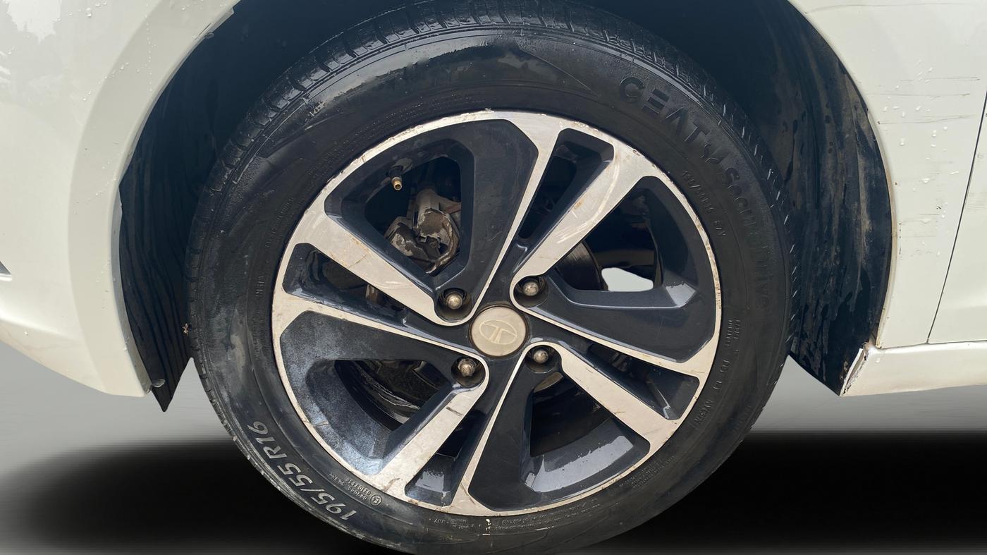 2022 Tata ALTROZ XZ PETROL, Petrol, Manual, 67,032 km, Left Front Wheel