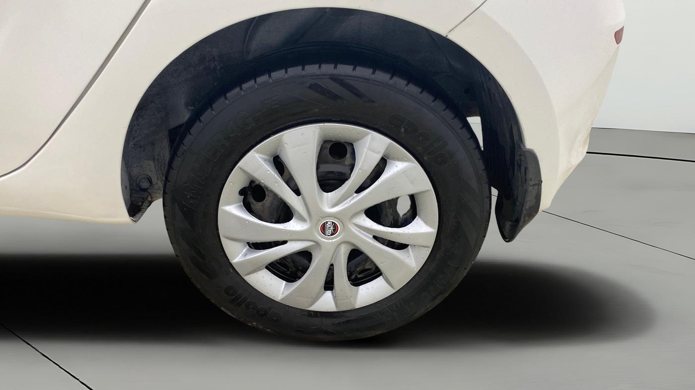 2012 Hyundai i20 MAGNA (O) 1.4 CRDI, Diesel, Manual, 1,24,033 km, Left Rear Wheel
