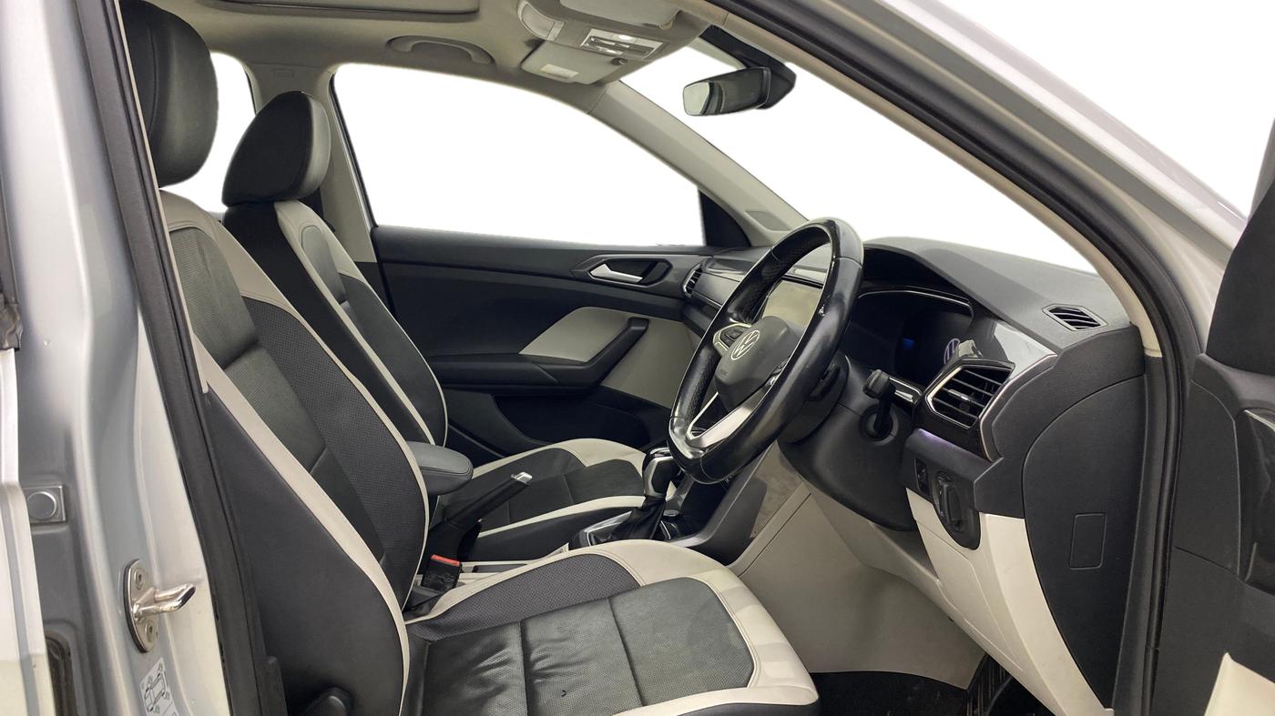 2022 Volkswagen TAIGUN TOPLINE 1.0 TSI AT, Petrol, Automatic, 43,324 km, Right Side Front Door Cabin