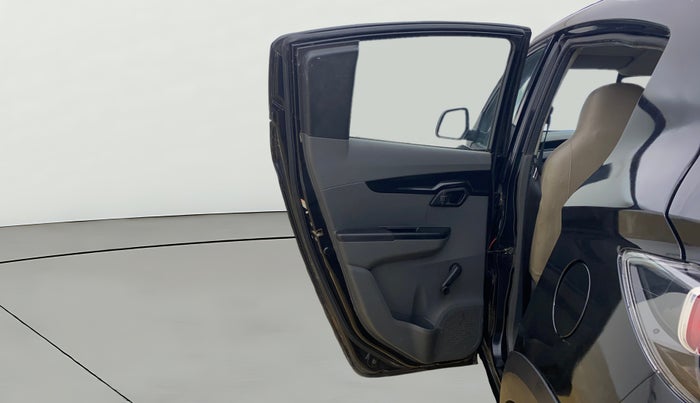 2018 Mahindra KUV 100 NXT K2 P 6 STR, CNG, Manual, 70,969 km, LHS Rear Door