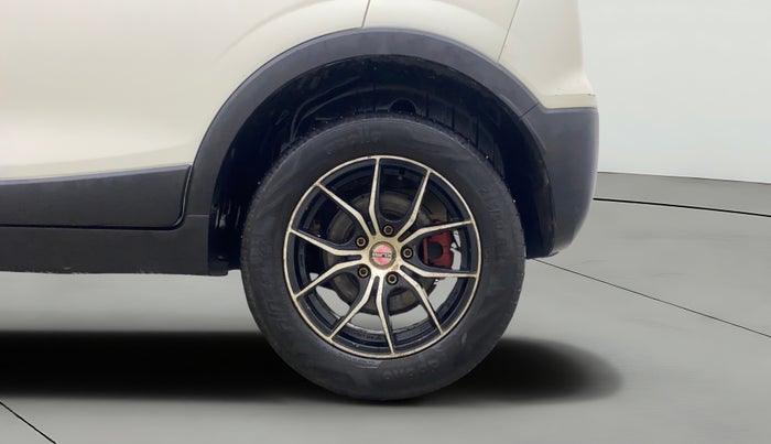 2019 Mahindra XUV300 W6 1.5 DIESEL, Diesel, Manual, 1,07,874 km, Left Rear Wheel