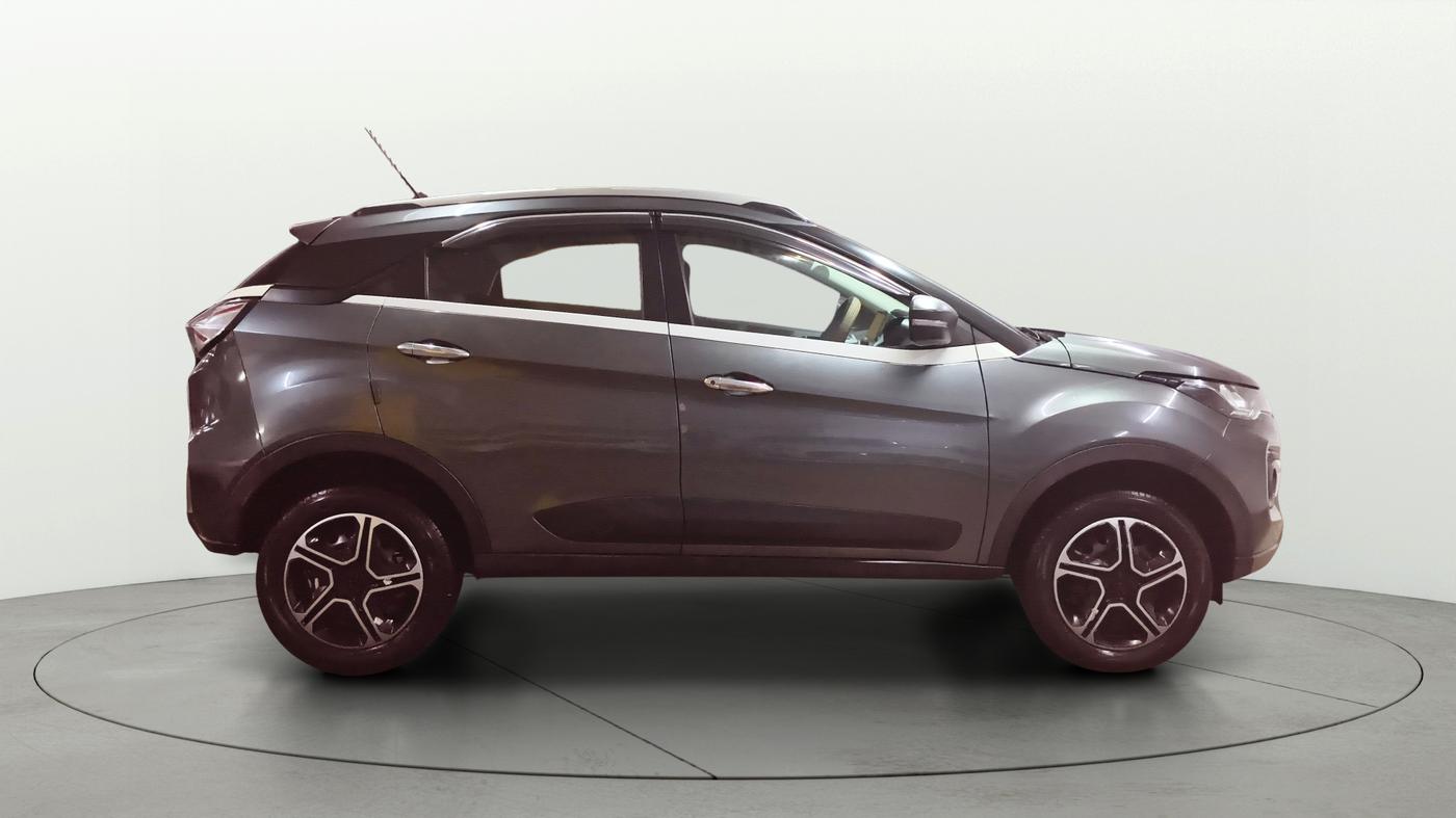 2023 Tata NEXON XM SUNROOF PETROL, Petrol, Manual, 21,988 km, Right Side View