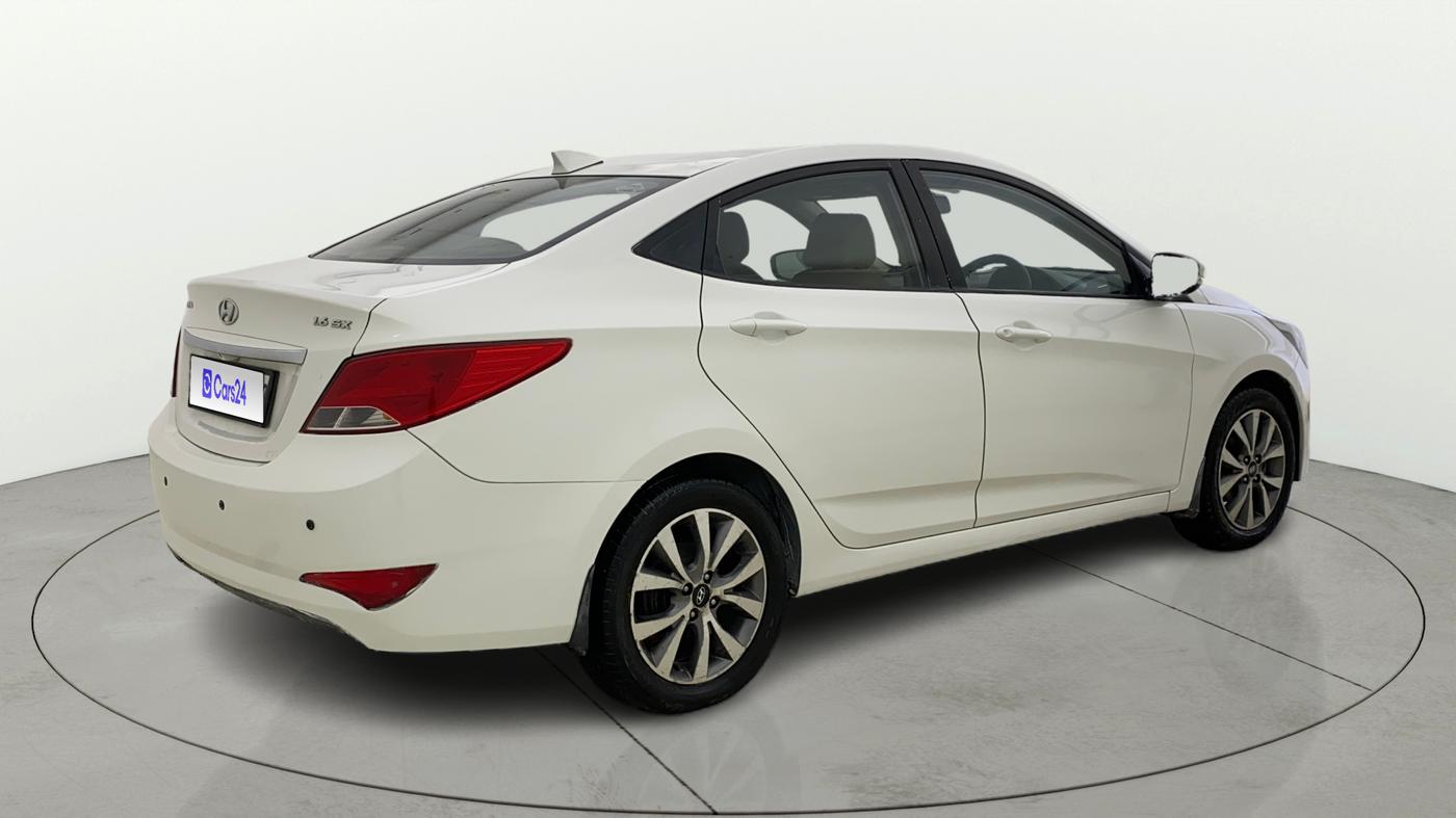 2016 Hyundai Verna 1.6 VTVT SX, CNG, Manual, 80,368 km, Right Back Diagonal
