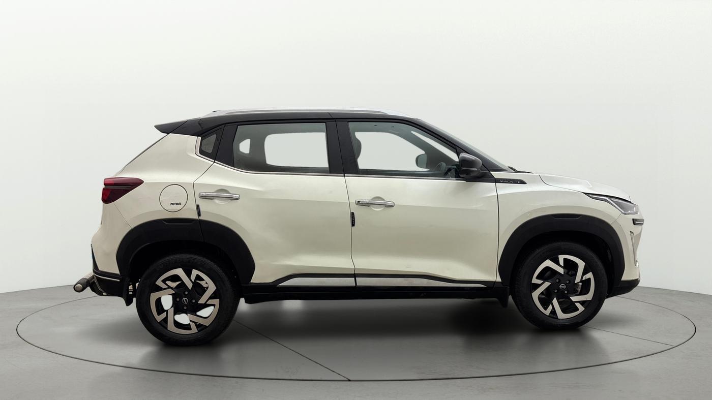 2022 Nissan MAGNITE XV TURBO CVT DUAL TONE, Petrol, Automatic, 40,359 km, Right Side View