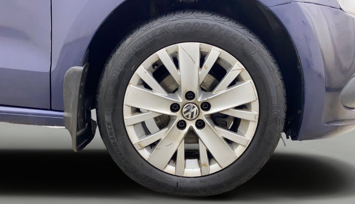 2015 Volkswagen Vento HIGHLINE 1.6 MPI, Petrol, Manual, 69,058 km, Right Front Wheel