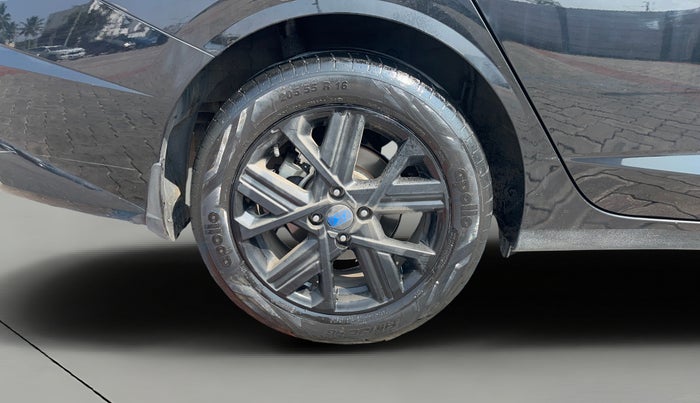 2023 Hyundai Verna SX (O) 1.5 TURBO PETROL DCT, Petrol, Automatic, 40,479 km, Right Rear Wheel