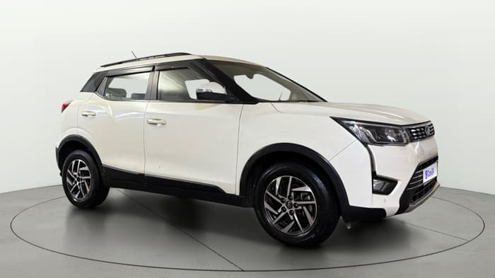 2022 Mahindra XUV300 W8 (O) 1.5 DIESEL, Diesel, Manual, 53,025 km, Right Front Diagonal