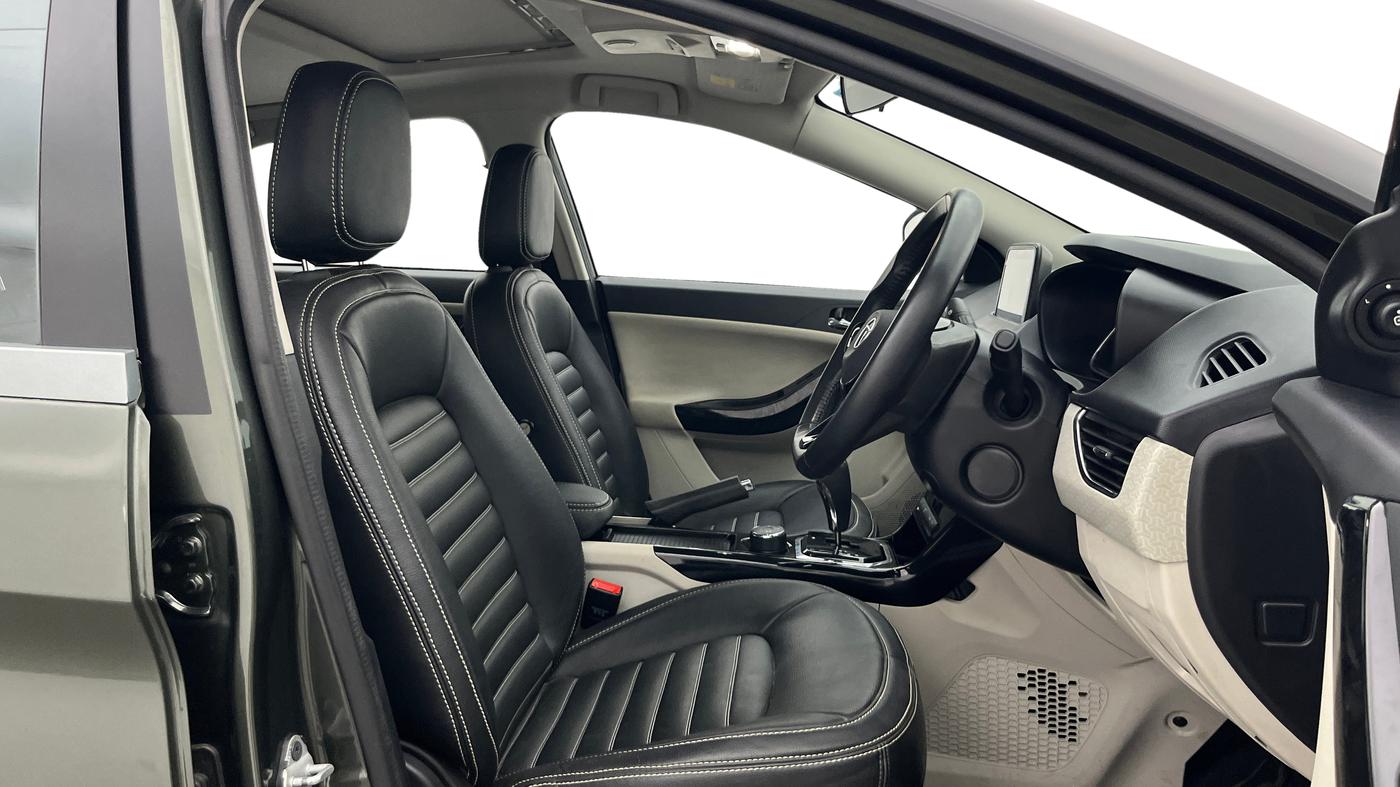 2022 Tata NEXON XZA PLUS (HS) PETROL, Petrol, Automatic, 24,827 km, Right Side Front Door Cabin