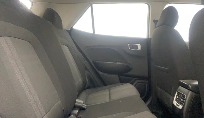 2020 Hyundai VENUE S 1.2, Petrol, Manual, 59,069 km, Right Side Rear Door Cabin