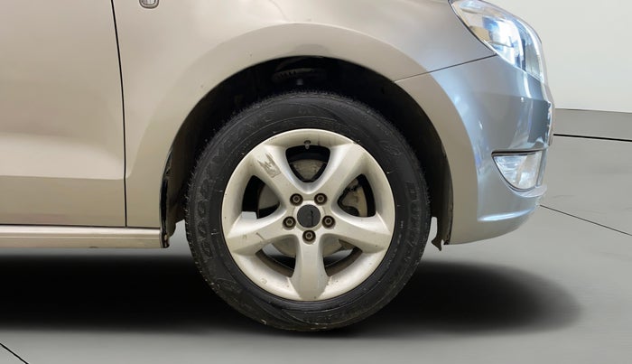 2013 Skoda Rapid AMBITION 1.6 MPI MT PLUS, Petrol, Manual, 66,030 km, Right Front Wheel