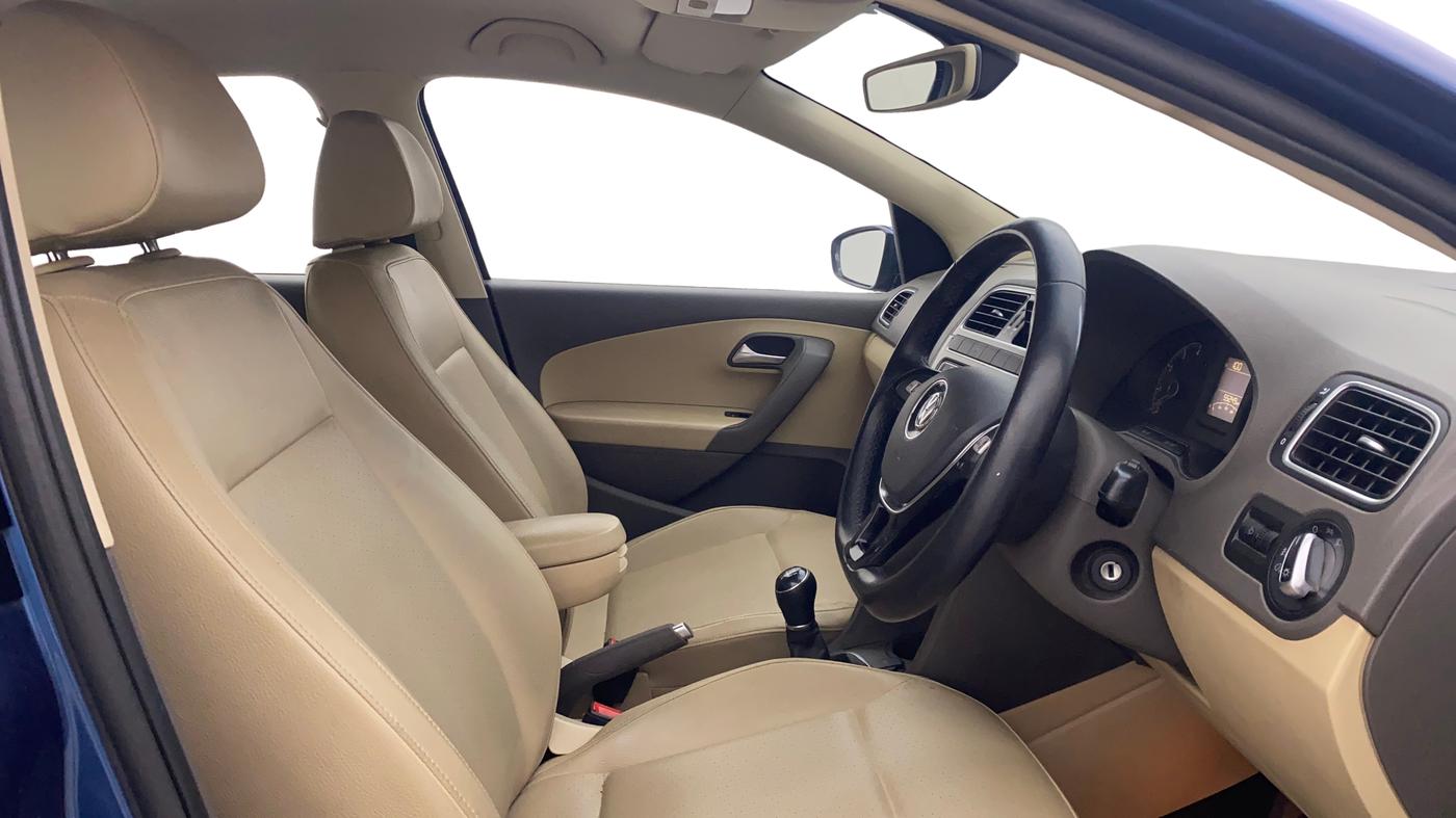 2016 Volkswagen Vento HIGHLINE 1.6 MPI, Petrol, Manual, 55,245 km, Right Side Front Door Cabin