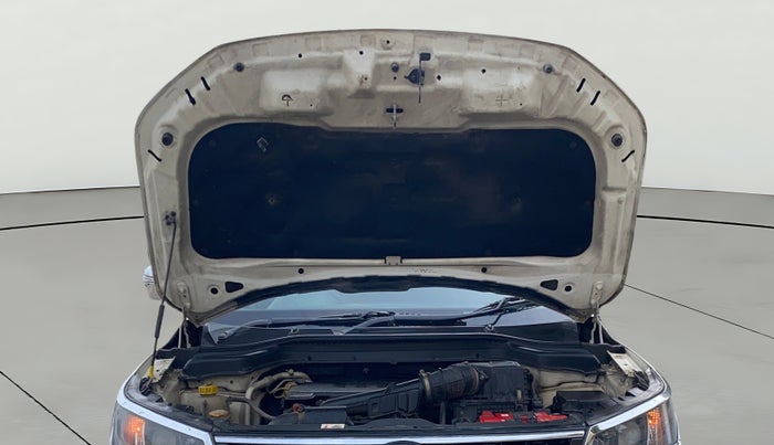 2020 Mahindra XUV300 W8 1.2 PETROL, Petrol, Manual, 81,812 km, Open Bonet