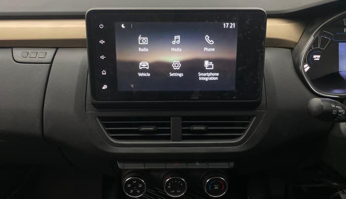 2022 Renault Kiger RXT (O) MT DUAL TONE, Petrol, Manual, 30,151 km, Air Conditioner