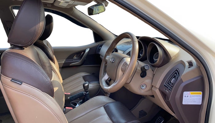 2015 Mahindra XUV500 W8, Diesel, Manual, 77,616 km, Right Side Front Door Cabin