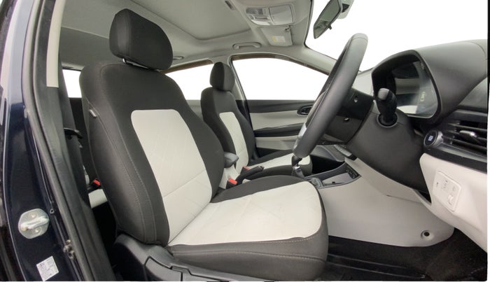 2024 Hyundai NEW I20 ASTA 1.2 MT, Petrol, Manual, 17,878 km, Right Side Front Door Cabin