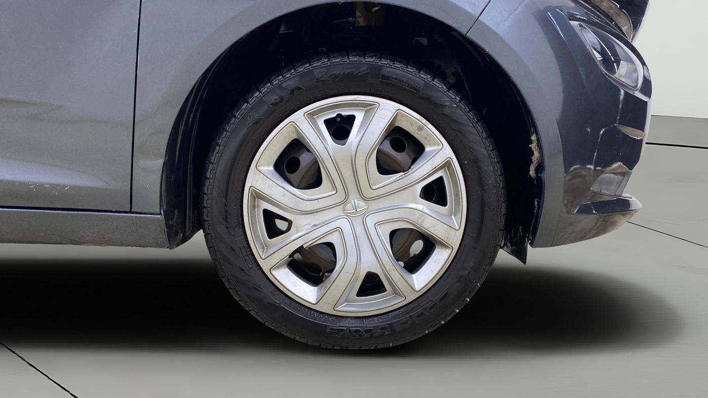 2020 Tata ALTROZ XT PETROL, CNG, Manual, 70,603 km, Right Front Wheel