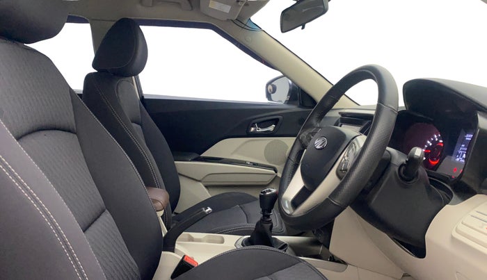 2021 Mahindra XUV300 W8 1.2 PETROL, Petrol, Manual, 20,674 km, Right Side Front Door Cabin