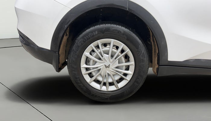 2023 Mahindra XUV700 MX P MT 5 STR, Petrol, Manual, 23,750 km, Right Rear Wheel