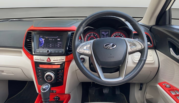 2021 Mahindra XUV300 W8 (O) 1.5 DIESEL, Diesel, Manual, 22,665 km, Steering Wheel Close Up