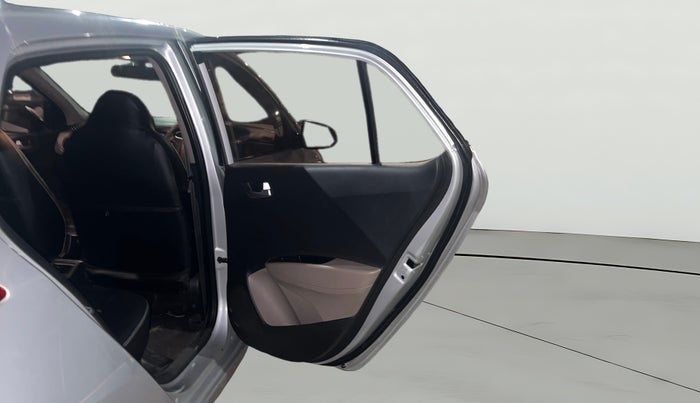 2017 Hyundai Grand i10 SPORTZ 1.2 KAPPA VTVT, Petrol, Manual, 1,00,173 km, RHS Rear Door