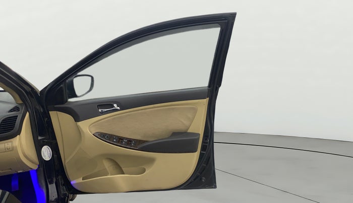 2014 Hyundai Verna FLUIDIC 1.6 VTVT SX, Petrol, Manual, 1,01,092 km, RHS Front Door