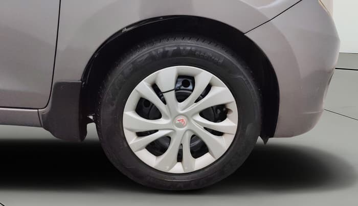 2016 Maruti Celerio VXI CNG, CNG, Manual, 97,934 km, Right Front Wheel