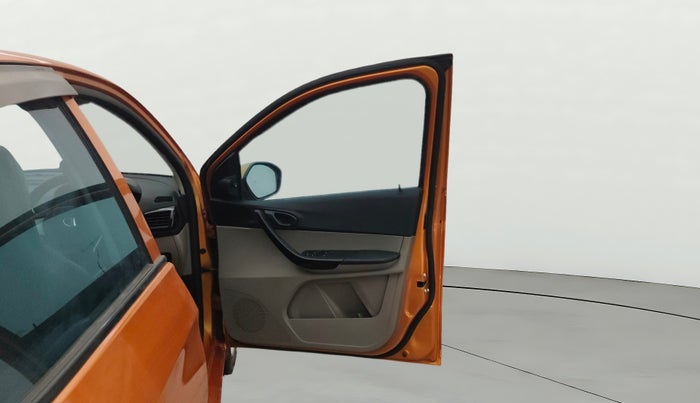 2016 Tata Tiago XT PETROL, Petrol, Manual, 1,09,669 km, RHS Front Door