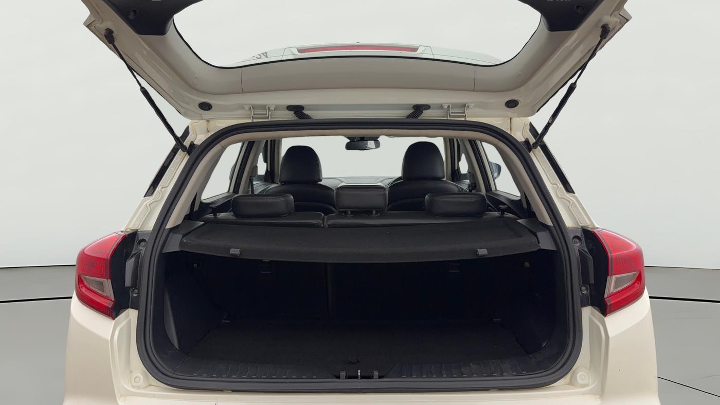 2022 Mahindra XUV300 W8 (O) 1.2 PETROL, Petrol, Manual, 29,859 km, Boot Open Zoomed View