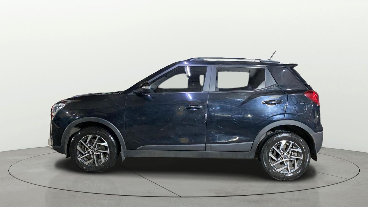 2023 Mahindra XUV300 W8 (O) 1.2 PETROL, Petrol, Manual, 27,501 km, Left Side