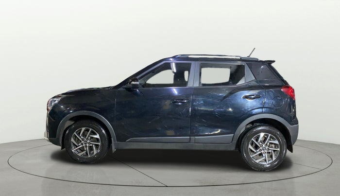 2023 Mahindra XUV300 W8 (O) 1.2 PETROL, Petrol, Manual, 27,501 km, Left Side
