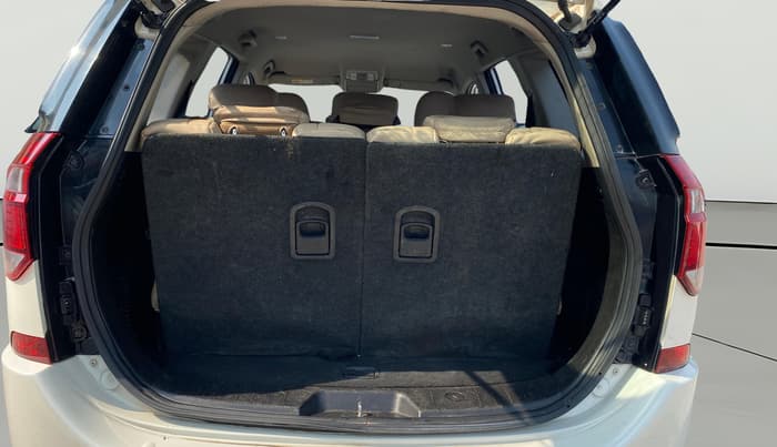 2018 Mahindra XUV500 W7, Diesel, Manual, 1,03,059 km, Boot Open Zoomed View