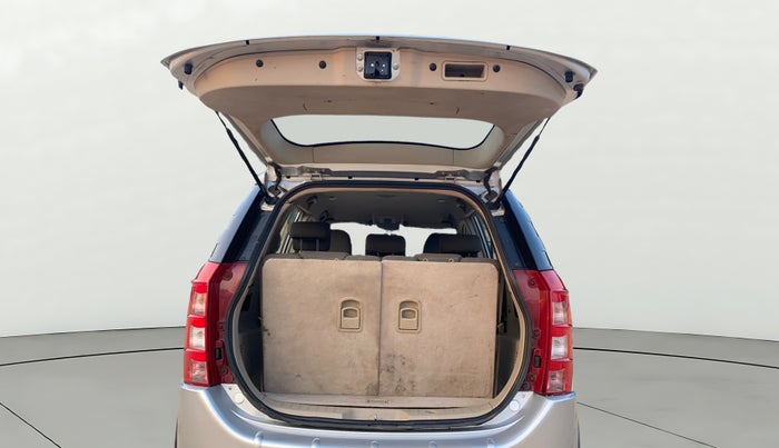 2017 Mahindra XUV500 W6, Diesel, Manual, 1,18,431 km, Boot Door Open