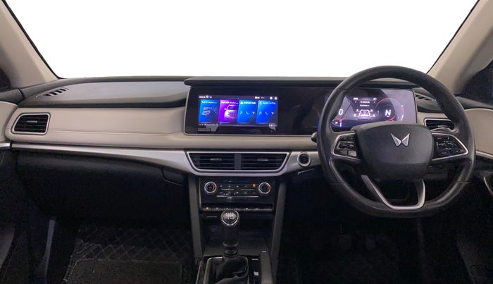 2021 Mahindra XUV700 AX7 Petrol MT 7 STR, Petrol, Manual, 88,529 km, Dashboard